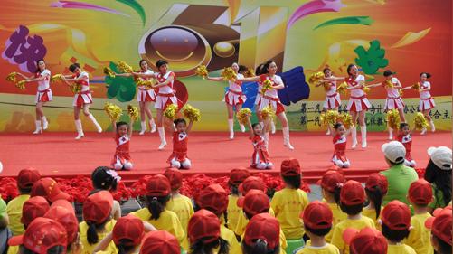 幼儿园六一晚会《开场舞》幼儿舞蹈好看视频