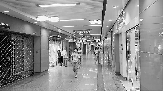杭城首条地铁商业街开张十个月近半商铺生意惨淡关门