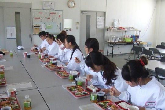 东兰打工挣钱出国管工电工普工不成功全额退11