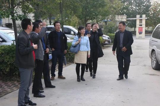 人社部中国劳动报同志来我县考察农民工返乡创业工作