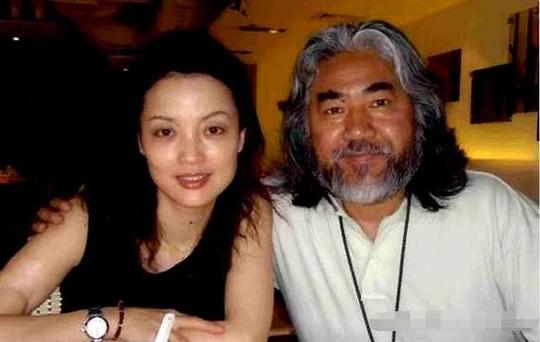 小张纪中31岁嫩妻中秋又秀恩爱:有钱男人娶妻，才不会“亏本”