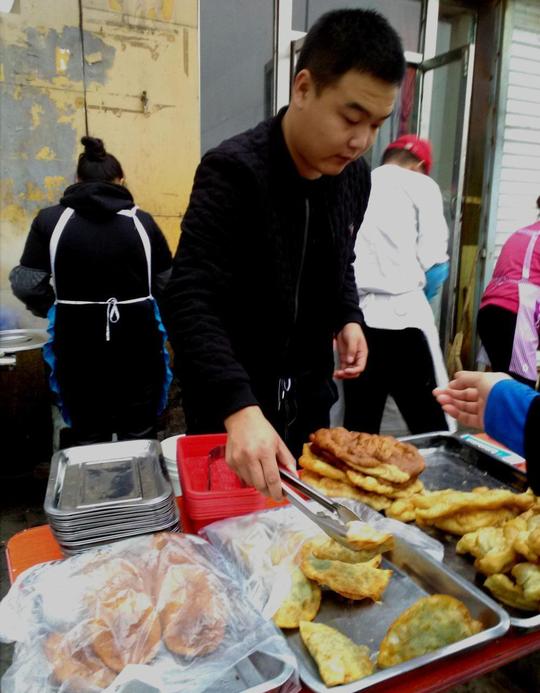 夫妻俩下岗后二次创业专职卖早餐,日子过得还不错
