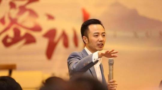 80后靠“骗”发家，每月吸金几十亿，逃到柬埔寨后还成了“国宾”