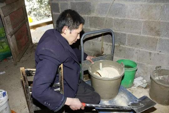 提起创业的艰辛,田义宏说,最辛酸的事就是鸡得病死亡,鸡死的时候流泪