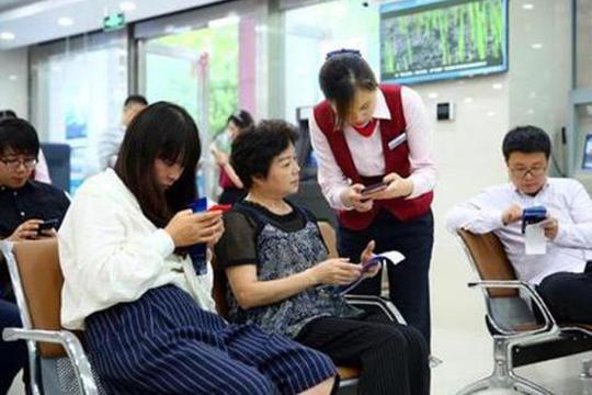 银行人工窗口减少，移动支付时代下，取现有新办法，你那里普及没