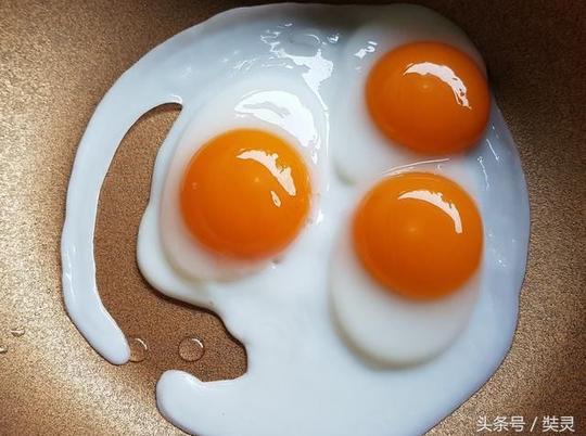 抖音网红鸡蛋面终于做成功了,鸡蛋面新吃法,不好吃算我输!