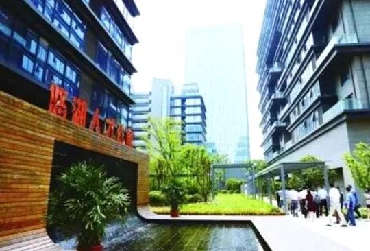 在宁就业创业且家庭在本市无自有住房的青年大学生可申请租住人才保障