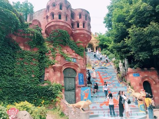 旅游正文据说在这些热门景点随便拍个抖音视频播放量超千万,堪比