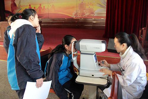 宝宝眼睛弱视是怎么形成的