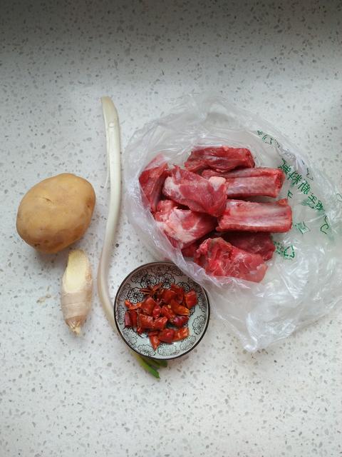 土豆炖排骨的做法大全