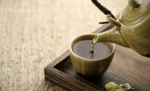 起因是三个女人喝茶的当口,老友森哥来访,竟被生生撵了出去,理由是