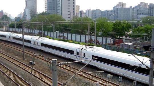 和谐号动车镜头_1280x720_高清视频素材下载(编号:547
