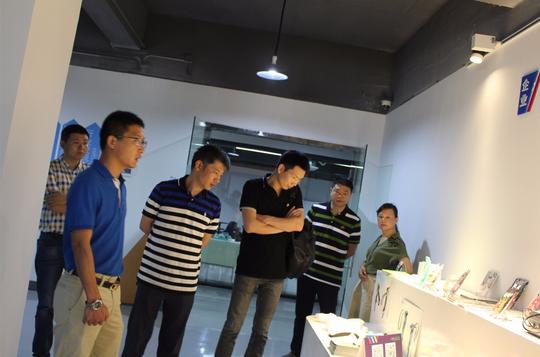 顺丰集团上海浦江产业园总经理胡强一行莅临宁波·镇海329创业社区