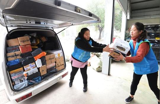 大学生在快递收发点做兼职1小时8元,靠劳动清空双十一购物车
