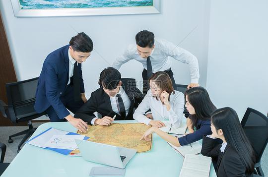 商务团队会议室开会讨论图片素材_免费下载_