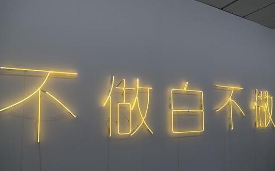 田间小伙每天两小时月入3到5万,现在开自媒体工作室8