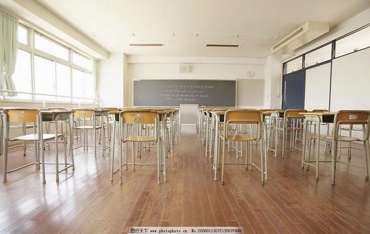课堂全景学校教室课桌椅娱乐休闲学生生活摄影图库摄影素材
