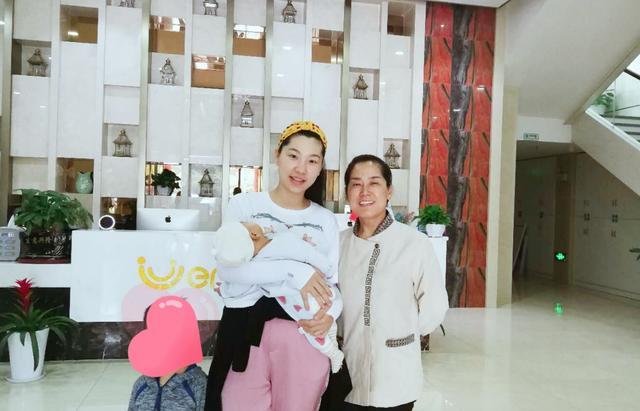 生小孩请月嫂好还是去月子中心好