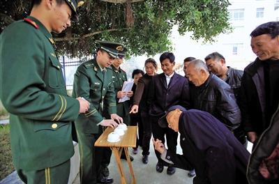 龙湾边防派出所教你破解街头骗术