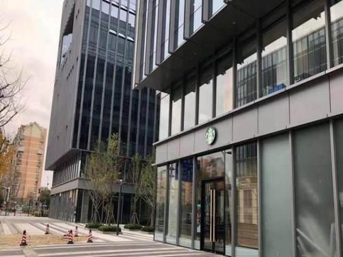 虹桥商务核心区办公楼下餐饮商业街，高端消费人群汇聚