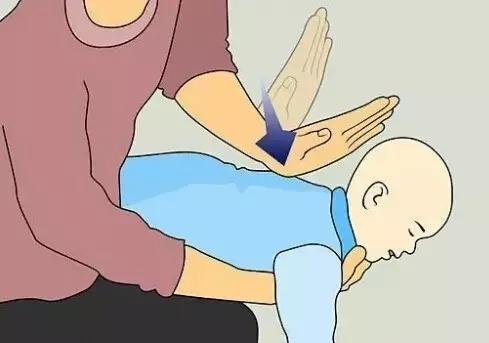 可以用嘴嚼碎喂给孩子吃吗