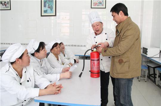 妇联实幼:食堂消防演练记