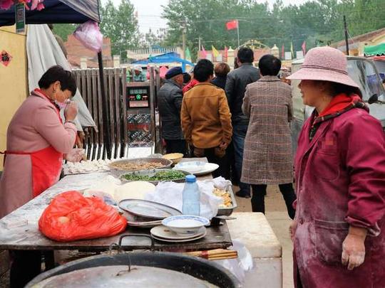 谁说美食生意不挣钱?农村人卖水煎包月入4万,窍门在哪里?