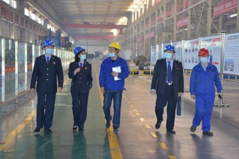 税务干部实地了解中小微企业“融资难、融资贵”问题