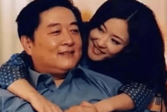 一婚娶小10岁演员，二婚娶小20岁导演，三婚娶马蓉闺蜜被骗