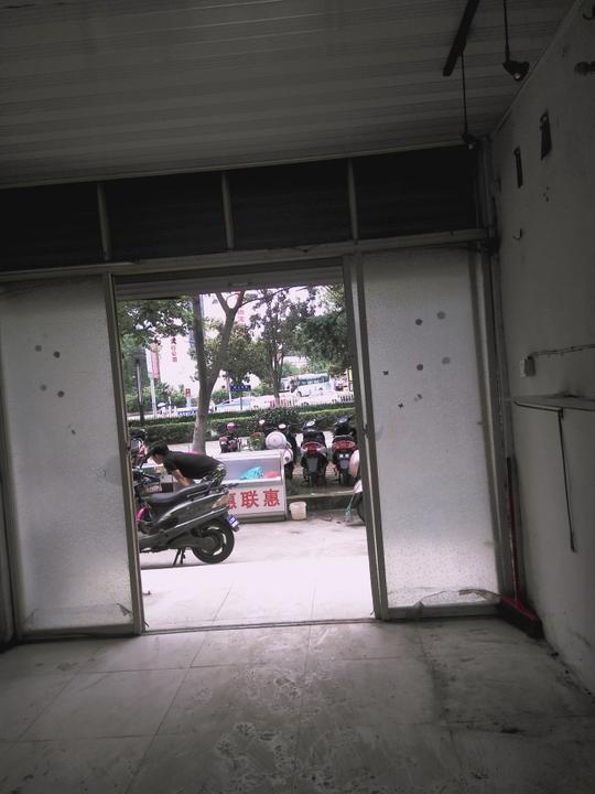 铁路东村一楼门面临街商铺简装可经营各种生意-淮南