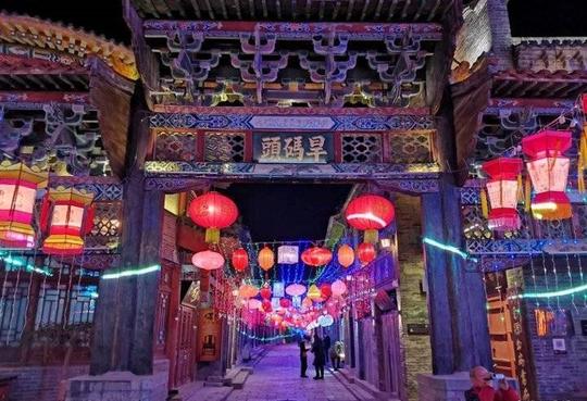 星光游园会点亮淄博夜经济，周村非遗灯会打造夜游新地标