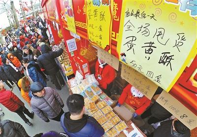 据北青报记者观察,10块钱一杯的姜丝可乐,在高峰时期平均半分钟卖出一