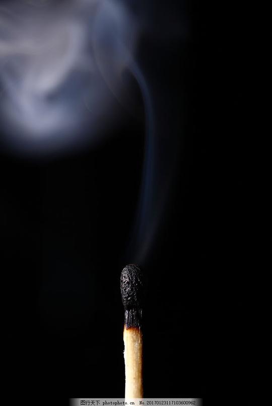 一根黑色火柴一根黑色火柴图片素材柴火点燃的火柴火苗火焰