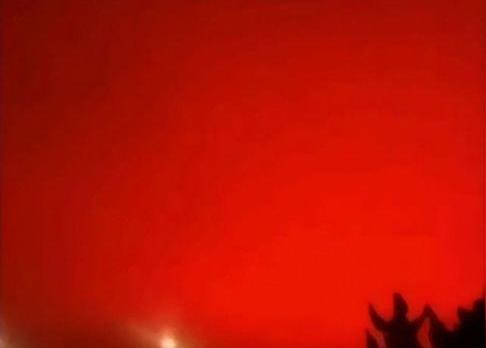 浙江舟山天空出现血红色的夜空，具体是什么原因