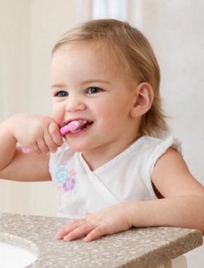 小孩子几岁可以自己刷牙