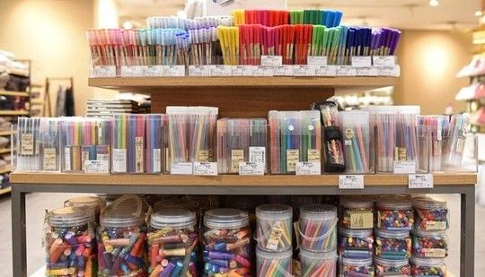 美女宿舍集体创业开文具店,月收入近两万!_【