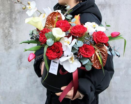 进口鲜花花束生日元旦送领导家人长辈老婆卡布奇诺朱顶红马蹄莲