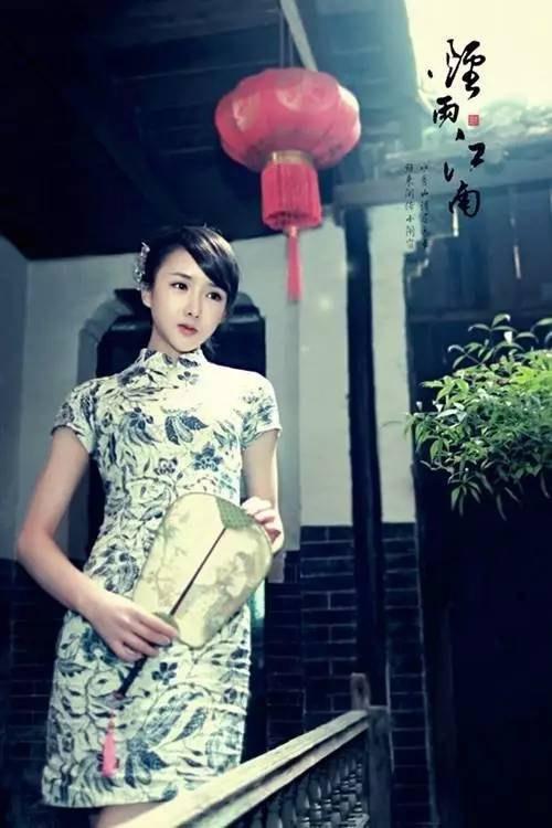 《烟雨江南》旗袍美女素材