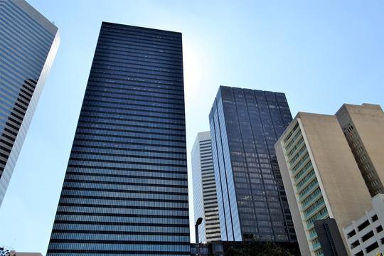 万宁市房市头条正文世茂集团苏沪地区公司董事长兼总裁蒋立丰艳姐