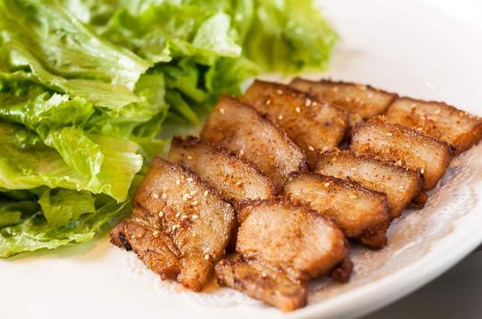 脆皮烤肉加盟_峨山烤肉新吃法创业百姓美食