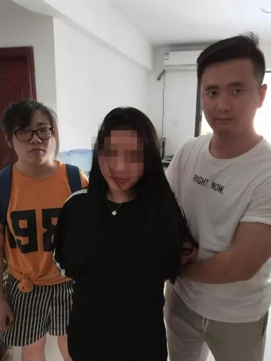 女大学生深夜宿舍开直播,杭州警方捣毁多个涉黄app