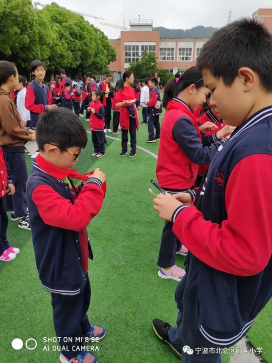 小学生红领巾图片_小学生红领巾素材_小学生_摄图网图片下载
