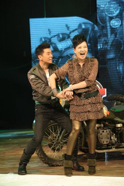 图文:《年代秀》第三季落幕-保剑锋马羚过招