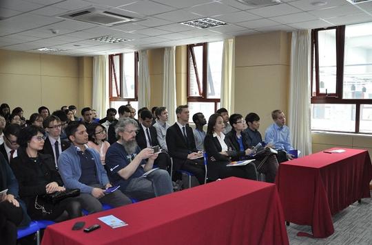 招聘会期间,中关村管委会就外国人在中关村区域实习和创业的新政策