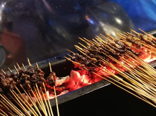 热辣辣的昭通小肉串_游记