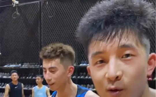 一人传球4人快乐