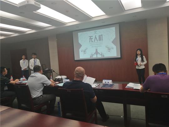 项目培训,招生就业处副处长邓文全多次为创新创业团队进行参赛指导,为