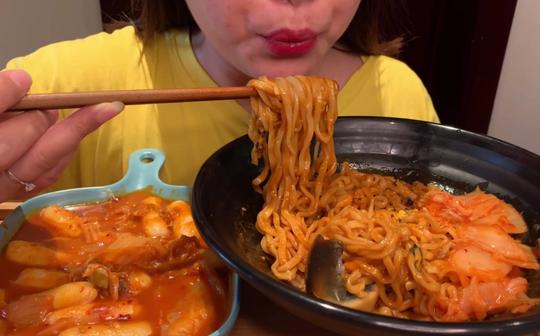 初来乍到随便发发请多多关照韩式炒年糕火鸡面