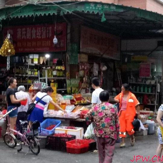 (出售)汪商铺在进小区门口,是个做生意的好地方,买了