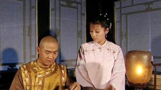 铁齿铜牙纪晓岚:和珅知道小月会来偷烟草,早就备好了让她偷!